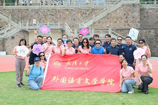 小孩们在草地上AI 生成的内容可能不正确。